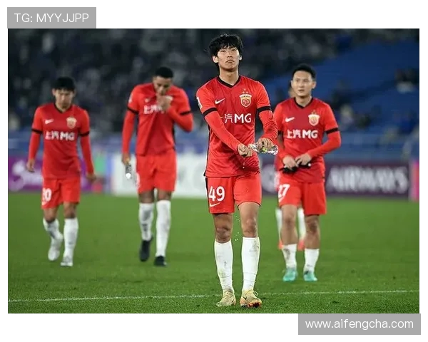 换帅后首战!国足大连集训启程,东亚杯剑指突破 换帅后首战!国足大连集训启程,东亚杯剑指突破